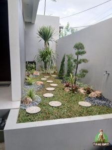 Taman Minimalis dengan Stepping Stone