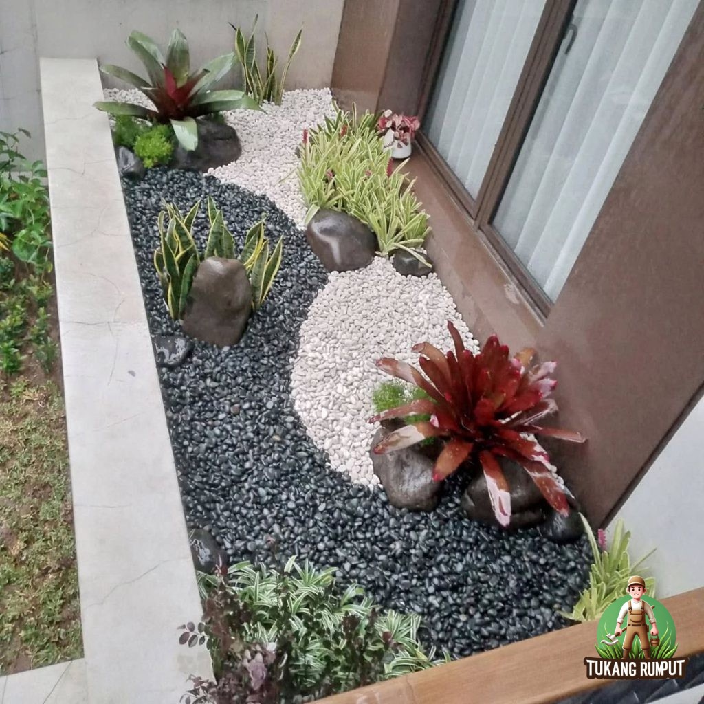 aman Depan Rumah dengan Tanaman Aksen
