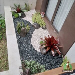 aman Depan Rumah dengan Tanaman Aksen
