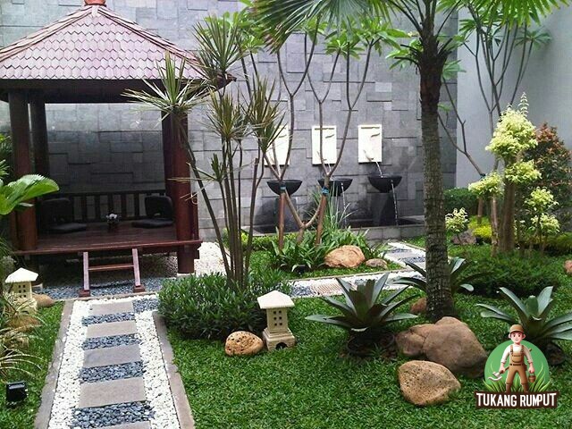 ide taman rumah Bogor dengan kolam ikan rumput dan gazebo