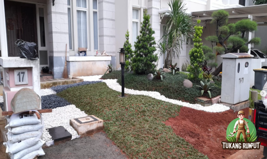 halaman rumah Depok dengan rumput dan tanaman peneduh